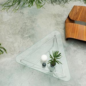 mesa de centro moderna / de vidrio / de acero inoxidable / triangular