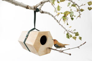casita para pájaros con base
