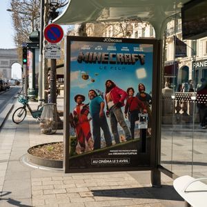 panel publicitario de pie