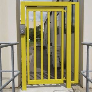 puerta para jardín de acero