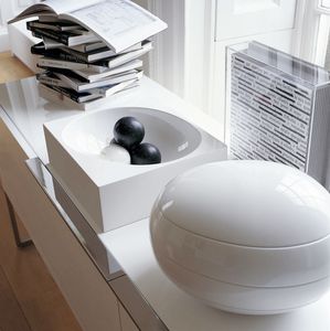 vaciabolsillos de mesa / de resina acrílica / de Naoto Fukasawa