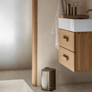 cubo de basura de baño