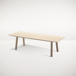mesa de comedor de diseño escandinavo