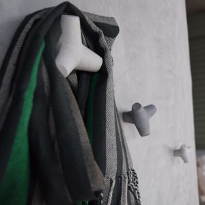 percha contemporánea / de hormigón / múltiple / individual