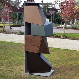 escultura de metal