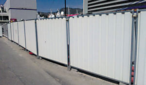 valla con barrotes