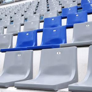 asiento para grada con respaldo alto
