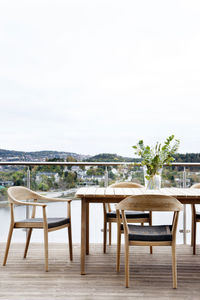 mesa contemporánea