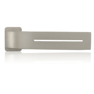 tirador para puerta de metal