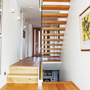 escalera recta / estructura de madera / con peldaños de madera / sin contrahuellas