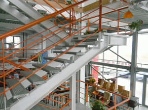escalón de metal
