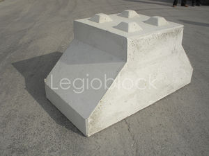 bloque de hormigón macizo