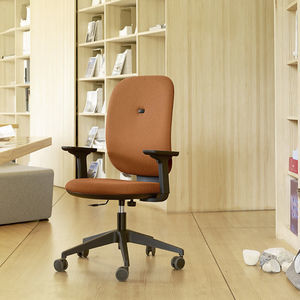 silla de oficina contemporánea