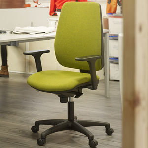 silla de oficina contemporánea