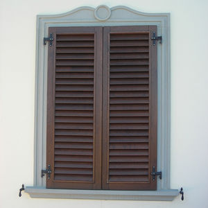 contorno de ventana de piedra