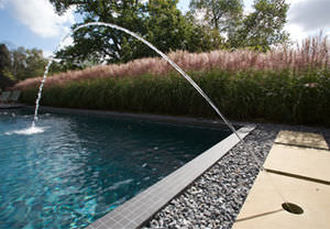 fuente de piscina