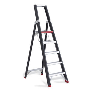 escalera pequeña para el sector servicios
