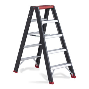 escalera pequeña para el sector servicios