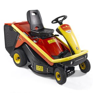 cortacésped con operador a bordo