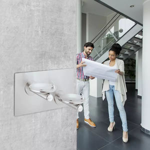 fuente de agua con placas posteriores