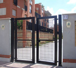 puerta para jardín de acero