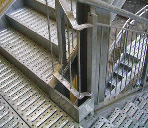 escalón de acero galvanizado