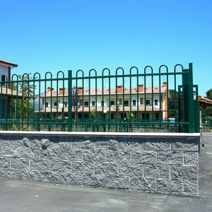 valla con barrotes