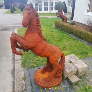 escultura de hierro fundido