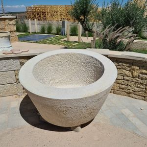jardinera de piedra calcárea