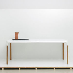 mesa contemporánea