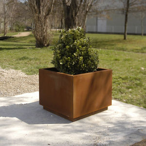 jardinera de acero