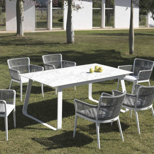 mesa de comedor contemporánea