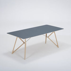 mesa contemporánea