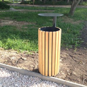 cubo de basura público
