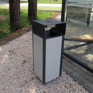 cubo de basura público