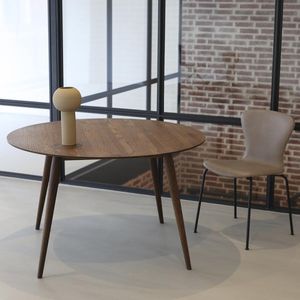 mesa de comedor de diseño escandinavo