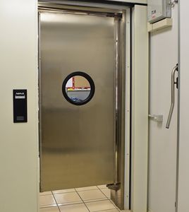 puertas industriales abatibles