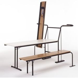 conjunto de mesa y banco contemporáneo