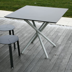 mesa contemporánea
