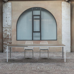 mesa contemporánea