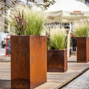 jardinera de acero