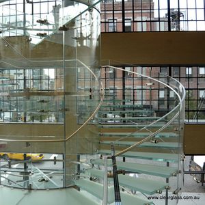 escalón de vidrio