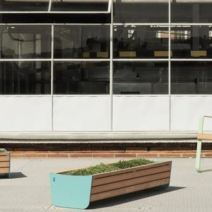jardinera de madera aceitada