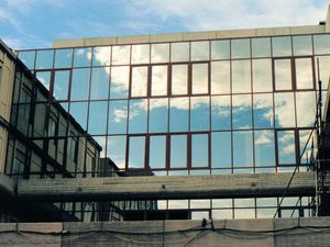 muro cortina estructura autoportante / de aluminio / de vidrio / con aislamiento integrado