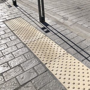 loseta táctil de hormigón