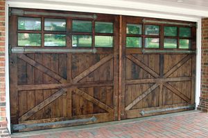 Puerta de garaje abatible - CAUDLE CARRIAGE - AppWood - de madera / manual