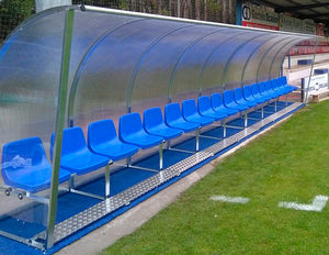 banquillo cubierto para 8 personas