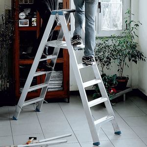 escalera con plataforma de trabajo