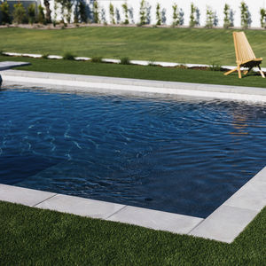 borde de piscina de piedra