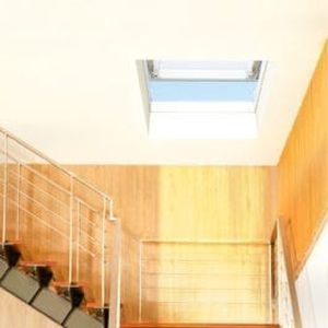 ventana de tejado de proyección / de PVC / con vidrio doble / de corte térmico